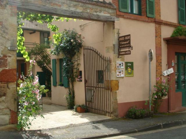 HérissonSaint Sauveur住宿加早餐旅馆 外观 照片